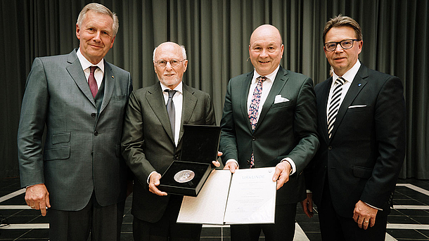 Verleihung der Karmarsch-Denkmünze an Dirk Roßmann