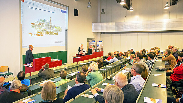 Teilnehmende am Seniorenstudium im Hörsaal