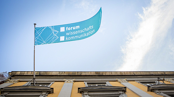 Banner mit Aufschrift Forum Wissenschaftskommunikation