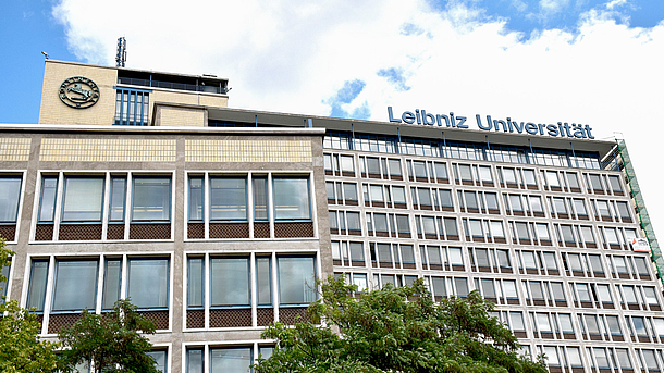 Frontansicht Conti-Gebäude der Wirtschaftswissenschaftliche Fakultät der Leibniz Universität