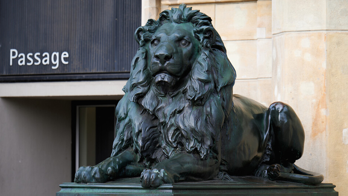 Löwenstatue