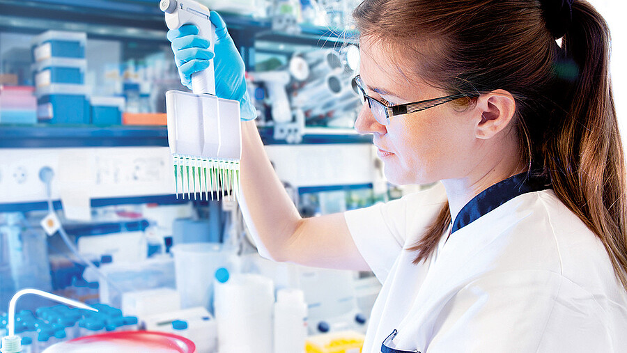 A woman works in a laboratory.